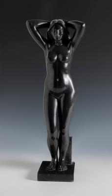 Female figure by Fernando Bernad - Auction record, sale price, and art valuation. Compare with similar artists and explore comparable artworks.