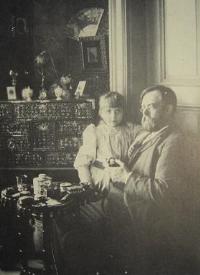 Portrait of Johan Ericson: Photograph of the artist with daughter, Annie