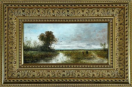 Weite Landschaft am Bachlauf