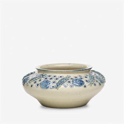 Low bowl with flowers