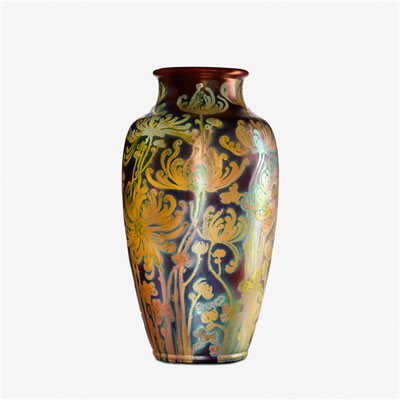 Floor vase with chrysanthemums
