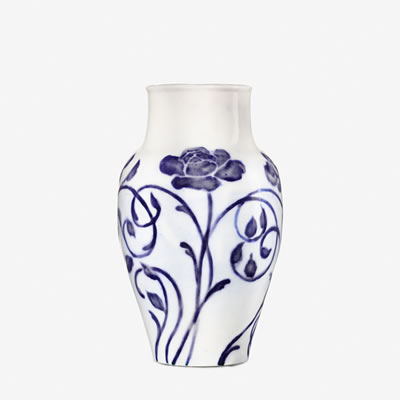 Oriental-style Losanti vase with flowers