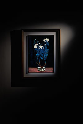 FLEURS DANS UN POT BLEU ET BLANC
