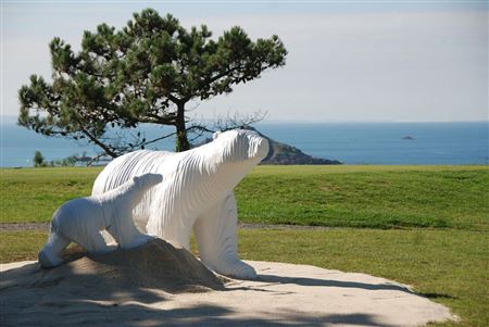 L'Ours Hommage à Pompon by Michel Audiard - Auction record, sale price, and art valuation. Compare with similar artists and explore comparable artworks.