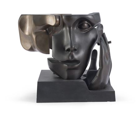 Volto scomposto by Gloria Argeles - Auction record, sale price, and art valuation. Compare with similar artists and explore comparable artworks.