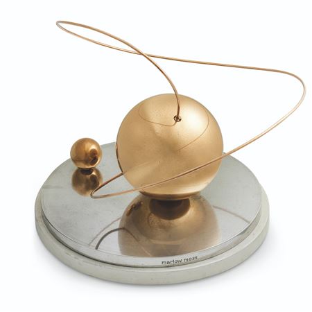 Spheres and Curved Line