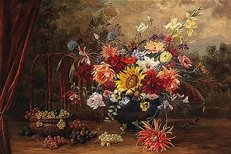 Stillleben mit reichem Blumenstrauß mit Sonnenblume, Klee, Lilien und Rosen und einer Schale mit Weintrauben
