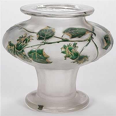 Footed vase