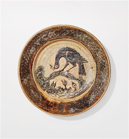 Charger with design of bird feeding its young