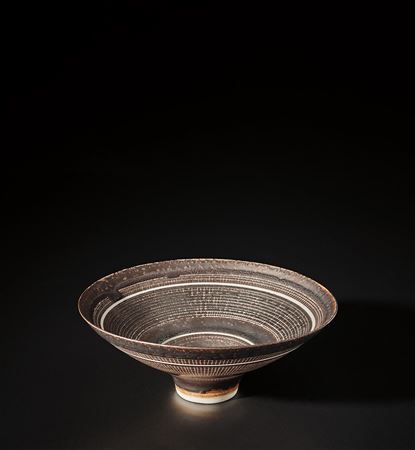 Footed bowl