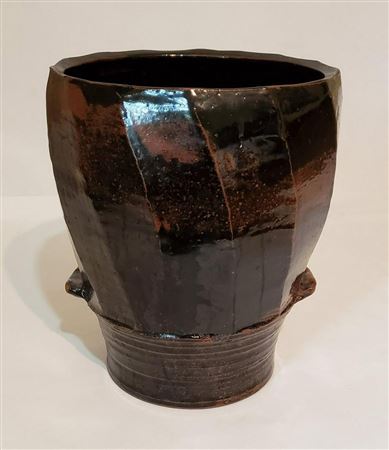 Large brown pot by Ray Kahmeyer - Auction record, sale price, and art valuation. Compare with similar artists and explore comparable artworks.