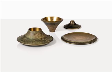 Trois vases et une coupe