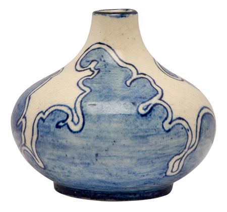 Newcomb College vase