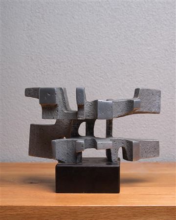 21 1975 by Guy Ngan - Auction record, sale price, and art valuation. Compare with similar artists and explore comparable artworks.