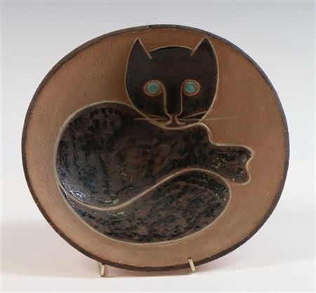 Earthenware bowl with incised cat