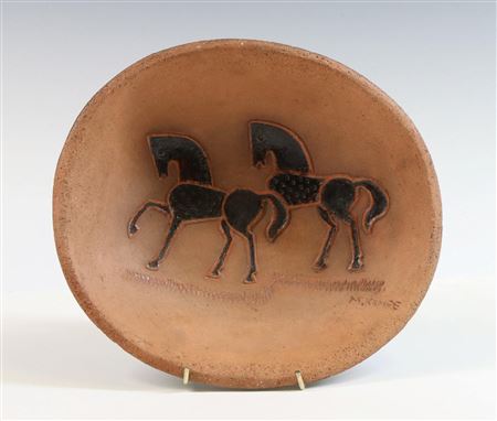 Earthenware bowl with incised design of two prancing horses