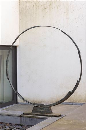 'Cercle', 1994 by Bruno Romeda - Auction record, sale price, and art valuation. Compare with similar artists and explore comparable artworks.