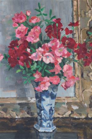 "Vase of flowers in front of the mirror"