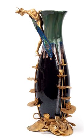 Spindle-shaped ceramic vase with a three-lobed neck, brown and green enamelled cover with dripping decoration.