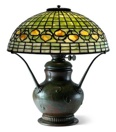 "Vine Border" Table Lamp