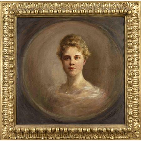 Arge portrait of a woman in the round