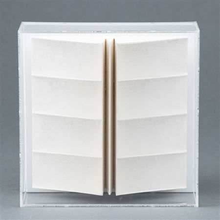 Display object with vertical structure