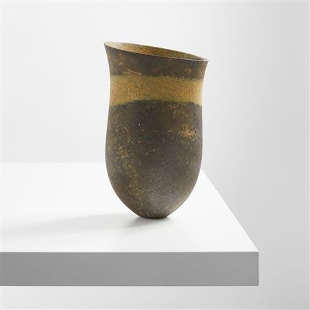"Dark, tilted rim, amber bands" vessel