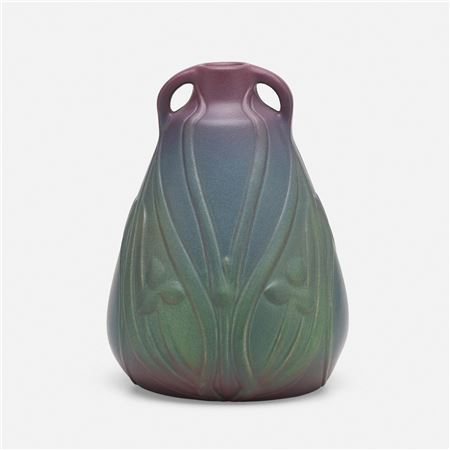 Rare and Early vase with trefoils