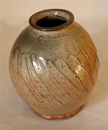 Jar by Ray Kahmeyer - Auction record, sale price, and art valuation. Compare with similar artists and explore comparable artworks.