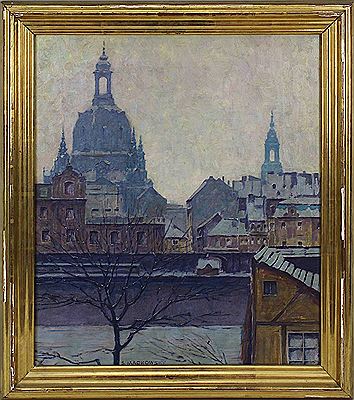 View over the Elbe to the Dresden Frauenkirche in winter