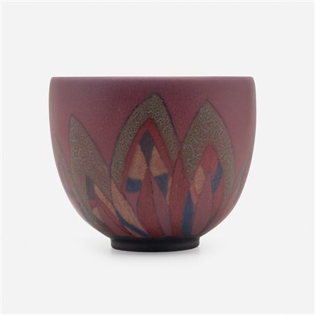 Decorated Mat/Double Vellum vase with Art Deco overlapping leaves