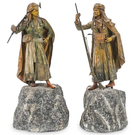 Pair of bedouin figures