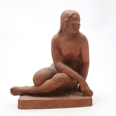 A girl by Jaume Martrús - Auction record, sale price, and art valuation. Compare with similar artists and explore comparable artworks.