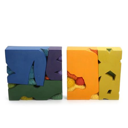 “Rød og varm gul mod grøn” and “Grøn bærer blå og violet”. (2) by Markan Christensen - Auction record, sale price, and art valuation. Compare with similar artists and explore comparable artworks.