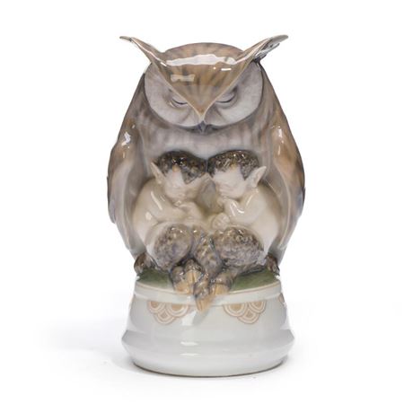 Owl with two fauns by Christian Thomsen - Auction record, sale price, and art valuation. Compare with similar artists and explore comparable artworks.