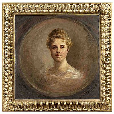 Large portrait of a woman en face in the round