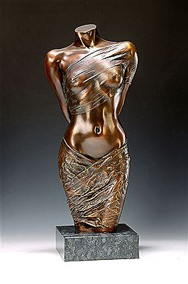 Half-nude with 2 shawls by Willi Kissmer - Auction record, sale price, and art valuation. Compare with similar artists and explore comparable artworks.