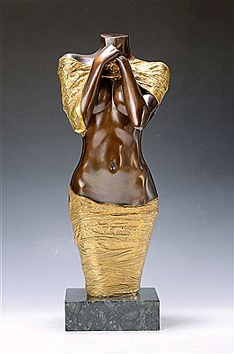 Standing half nude by Willi Kissmer - Auction record, sale price, and art valuation. Compare with similar artists and explore comparable artworks.
