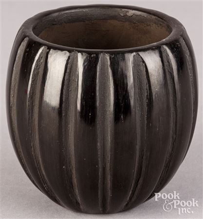 Zia/Hopi Indian pottery jar