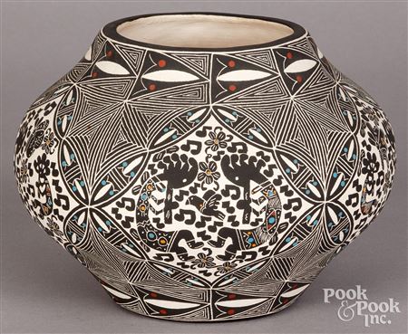 Santa Ana Indian pot