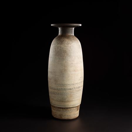 Monumental bottle with disc top