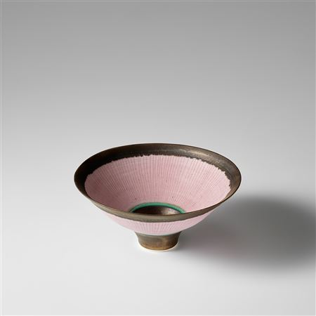 Footed bowl by Lucie Gomperz Rie - Auction record, sale price, and art valuation. Compare with similar artists and explore comparable artworks.