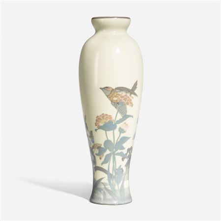 Fine and Large scenic Decorated Porcelain vase