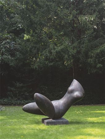 ”Pièce d’eau sur socle. 1971–1986 by Balthazar Lobo - Auction record, sale price, and art valuation. Compare with similar artists and explore comparable artworks.