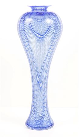ART GLASS VASE