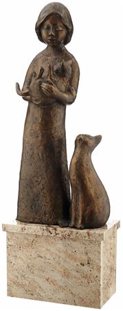 Madchen mit Katzenmutter und Katzchen