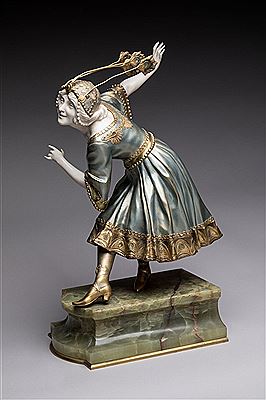 "Dancer with flowery headdress".