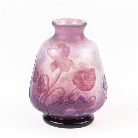 Cabinet vase