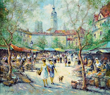 View of the busy Viktualienmarkt in Munich