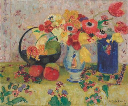 Composition aux vases fleuris et coupe de fruits